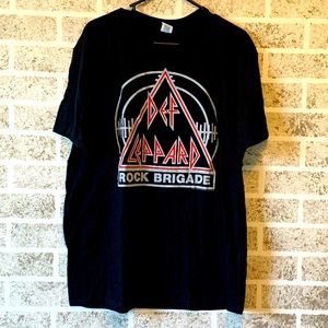 Def Leppard band shirt